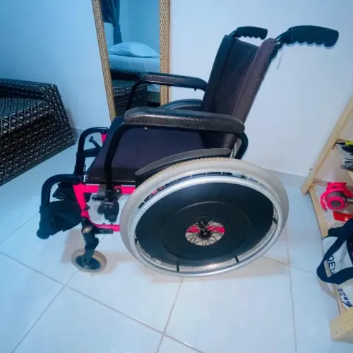Cadeira De Rodas Alumínio Dobrável Avd Pés Fixos Ortobras 4.7 |