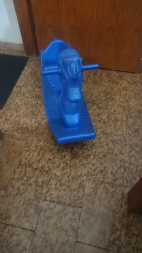 Cavalinho de brinquedo em bom estado