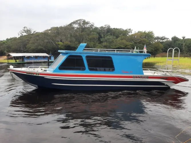 Lancha 33 pés Cabinada // Alumínio naval