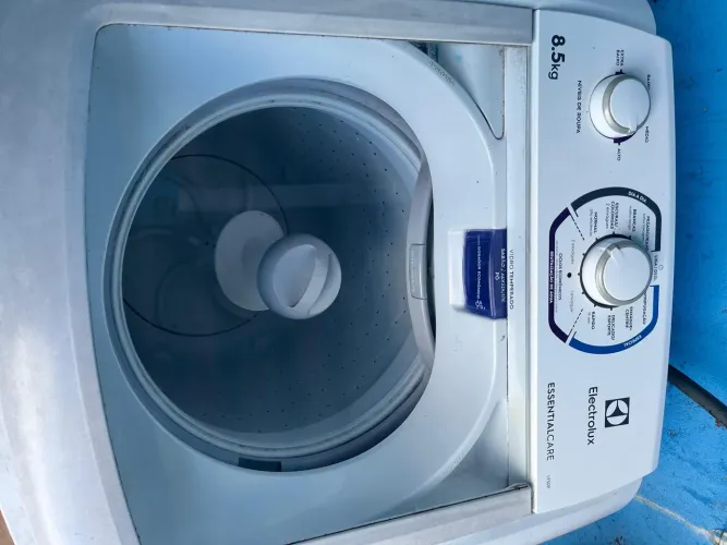 **Máquina de Lavar Electrolux 8,5kg - 1 Ano de Uso - Funcionando Perfeitamente**