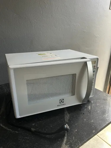 ? Micro-ondas Electrolux 20L - Para Conserto ou Peças