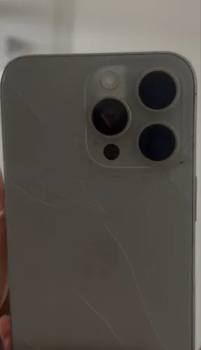 Vendo iPhone 15 pro Max 512gb traseira trincada