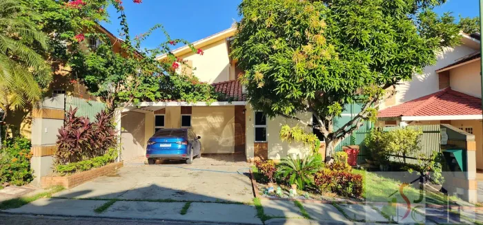 Casa em Condomínio - Vendo ou Alugo Casa Duplex no House Ville.