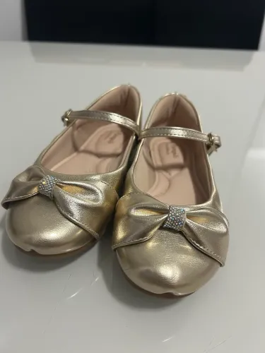 Sapato dourado Pampili em excelente estado