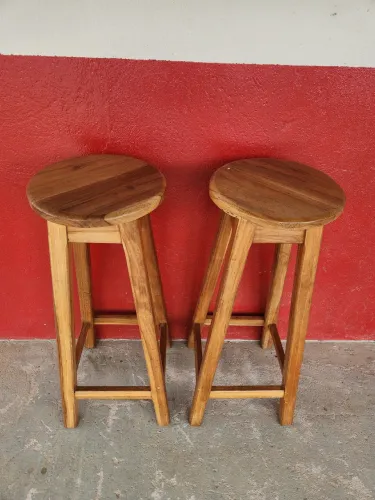 Banquetas de madeira 