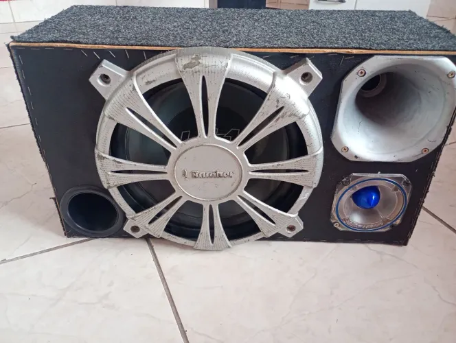 Vende-se uma caixa trio falante de 250 rms 