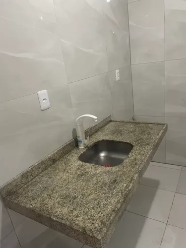 Pia de granito com a Cuba 