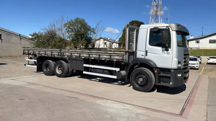 Caminhão VW 24.280 6X2 Ano 2019 Carroceria 8,5 mts