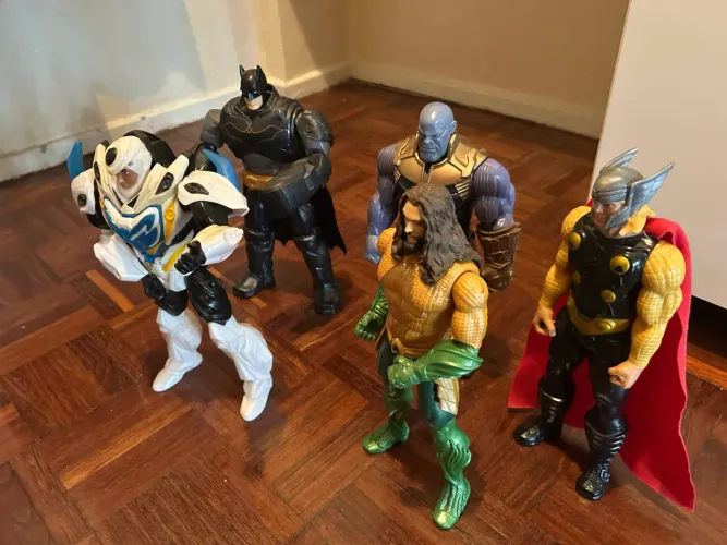 Bonecos de Super heróis Marvel e liga da Justiça 