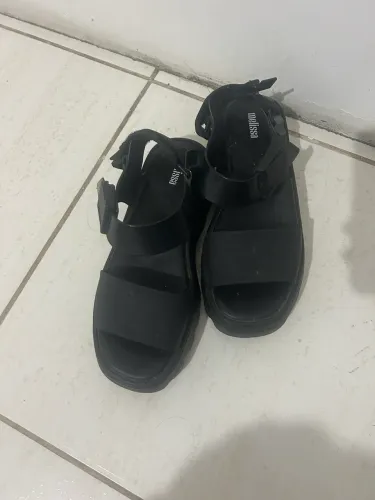 Vendo uma sandália da Melisa N37