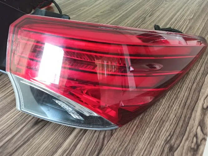 Lanterna Traseira Original - Hilux Sw4 Modelo 2016 À 2020 (Passageiro)