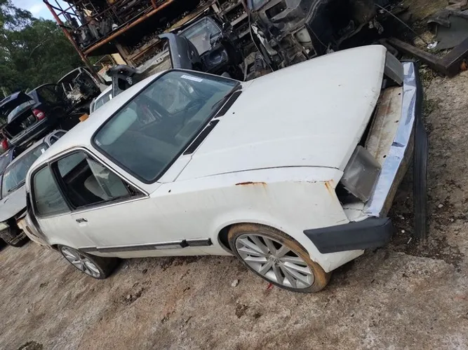 GM Chevette pra retirada motor cambio lataria peças em geral 