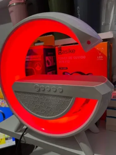 Caixa de som com carregador sem fio, rádio fm Bluetooth e USB luminária 