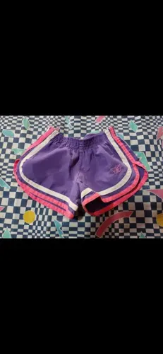 Shortinho roxo com detalhe de borboleta 4 peças por