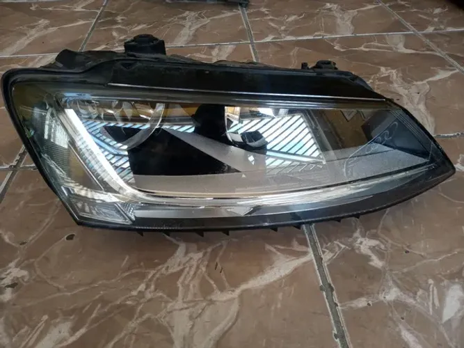 Farol Direito Volkswagen Jetta Led 2017 