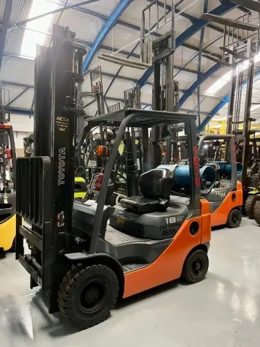 Empilhadeira GLP Toyota, 8FG18, capacidade 1.800Kg