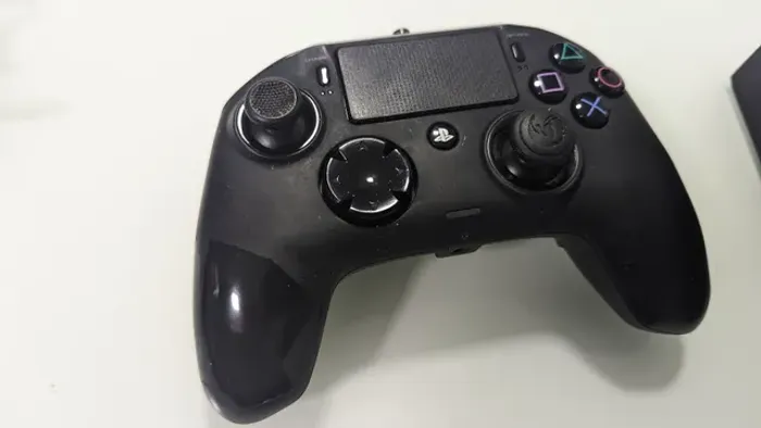 Controle Nacon Revolution Pro PS4