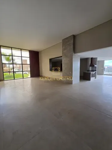 Vendo casa de alto padrão no Condomínio Da Vinci, em Sete Lagoas-Mg.