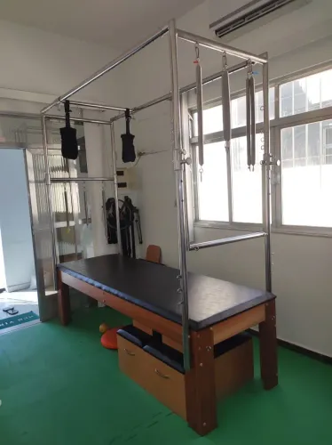 Aparelho de Pilates Reformer com Torre