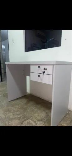 MESA PARA ESCRITÓRIO COM GAVETEIRO 100%MDF