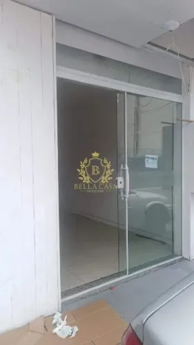 Loja com 27m² para locação por R$ 2.000,00/mês - Centro - Rio das Ostras/RJ
