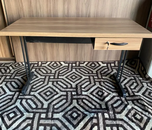 Mesa reta 120x60  de escritório  escrivaninha 