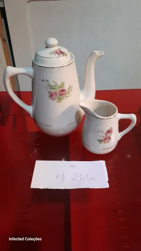 Conjunto de Chá em Porcelana com Flores