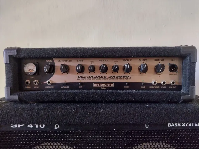 Amplificador para baixo Behringer 