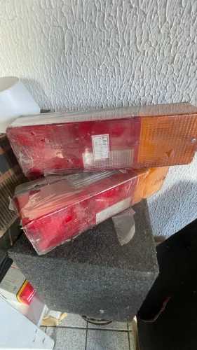 Par lanterna Ford F4000 e Ford Cargo 