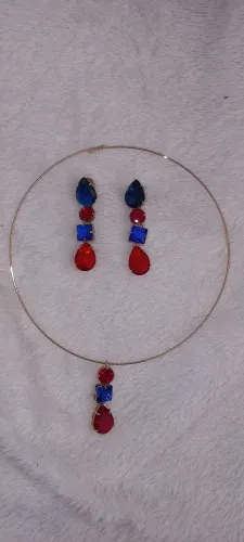Conjunto colar pedra vermelha e azul  para ocasiões especiais 