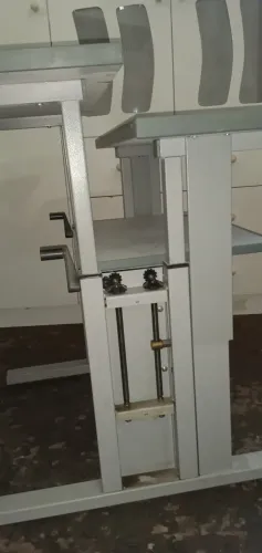 Mesa com regulagem de altura