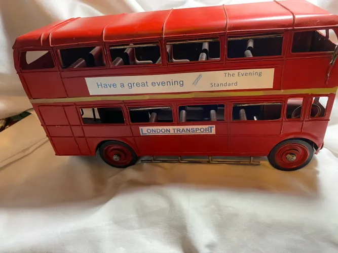 Miniatura de ônibus londrino