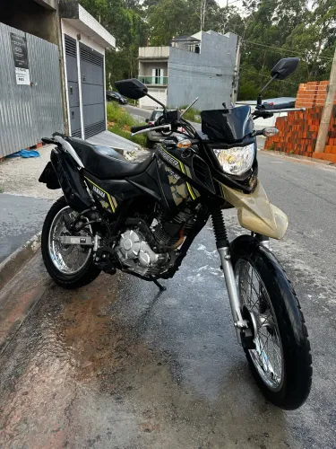 Crosser z 2021 único dono, pouco rodada, zerada