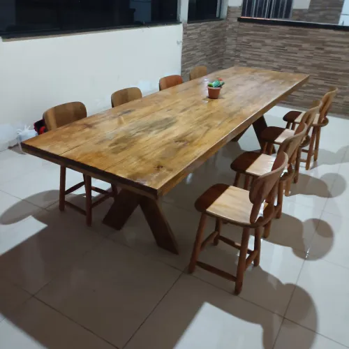 Mesa de Jantar Rústica de Madeira