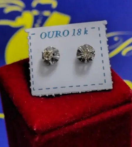 Brincos Diamantes 3 mm Ouro Branco Peso 1.50 Gramas                                       