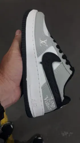 Tênis Nike Air Force 1 Customizado LV Cinza