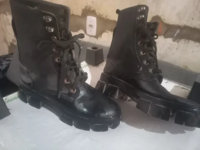 Bota unisex semi nova 