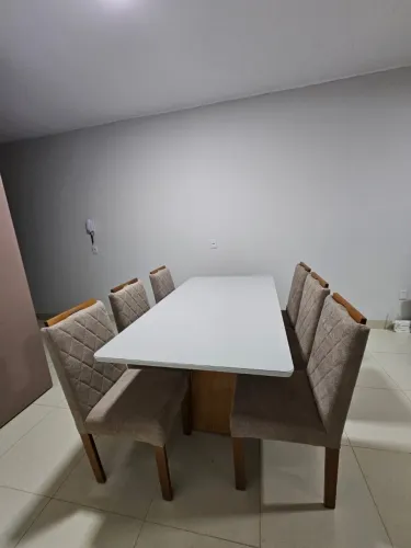 Mesa de Jantar Elegante com 6 Cadeiras de madeira