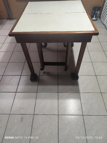 Mesa elastica expansiva fechada 1 metro e aberta expansiva chega ate 4metros tem as peças 