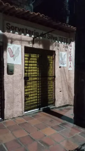Porta de inrolar com grande de ferro, BAIXOU PRA $1.000,00 reais.
