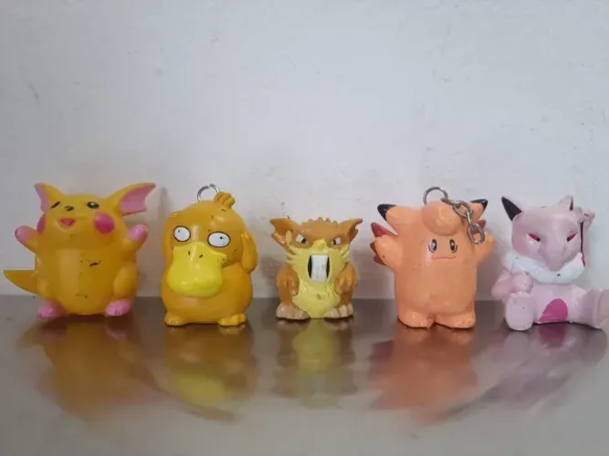 Lote miniatura chaveiro pokemon anos 90 - 5 unidades