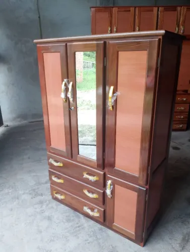 Guarda roupa de solteiro com espelho 