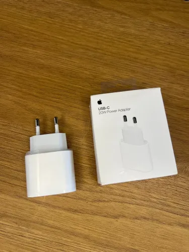 Fonte de iPhone Apple 20W USB-C