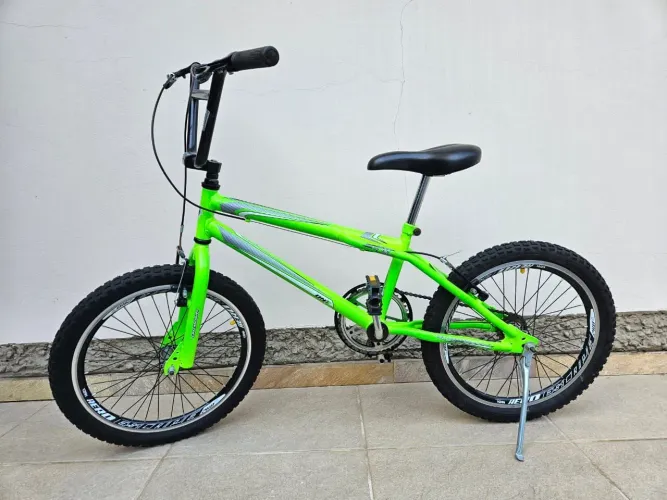 Bicicleta infantil aro 20 em ótimo estado