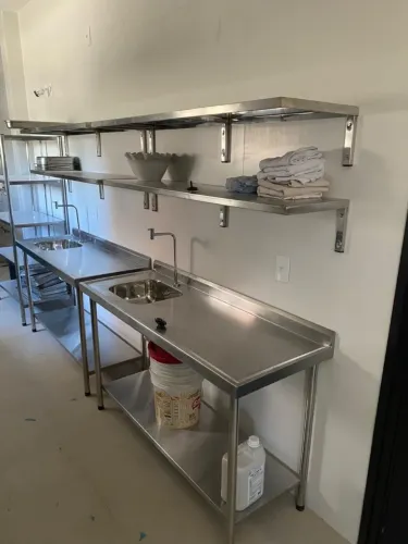 Mobiliário em aço inox para cozinha industrial Mesas Pias Prateleiras Estantes Sob Medida 