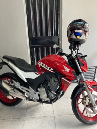 CB TWISTER 2022, baixo KM, moto de total procedência!