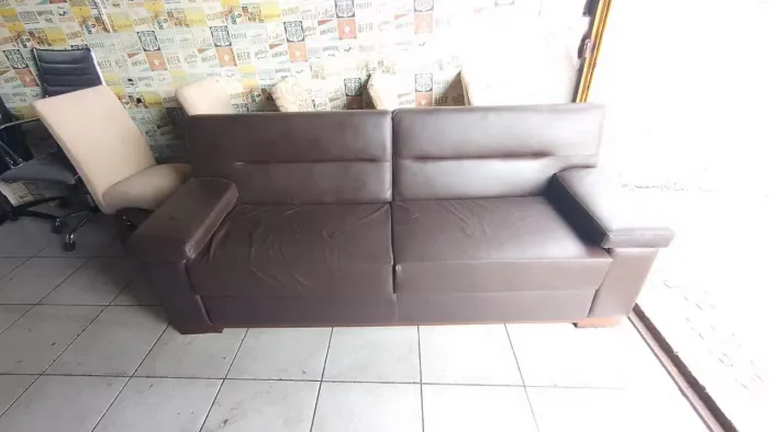 Sofá de Courino Café 3 Lugares