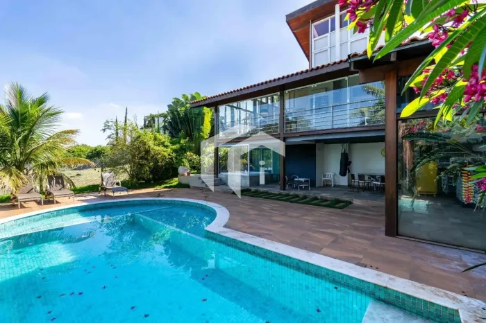 Casa fundo para área verde.