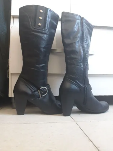 Botas couro de cano longo femininas