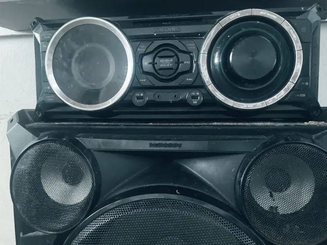 VENDE-SE CAIXA DE SOM